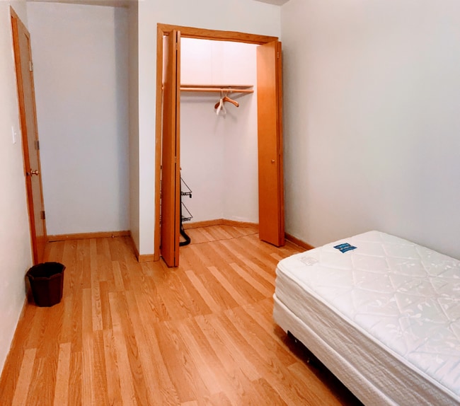 Building Photo - 1541 W 33rd St