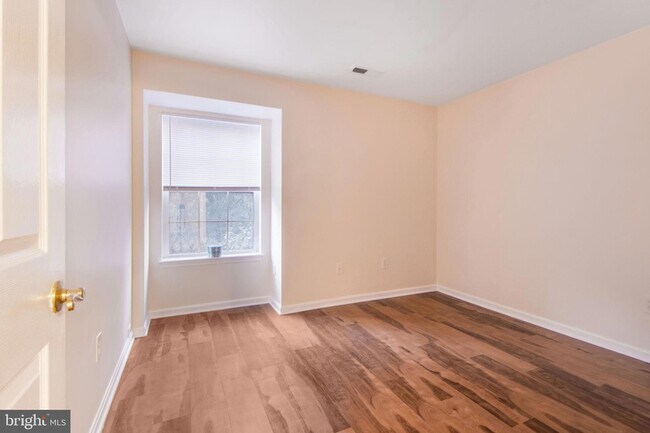 Building Photo - 4 Banyan Wood Ct