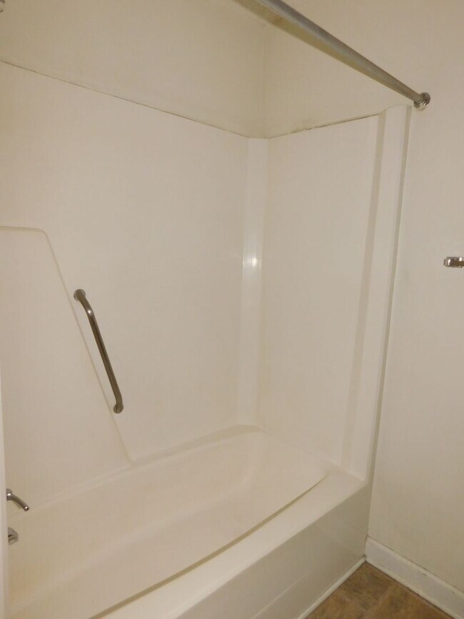 Building Photo - 1505 College Way