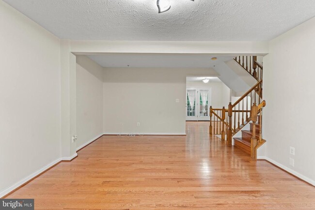 Building Photo - 144 Foxchase Dr