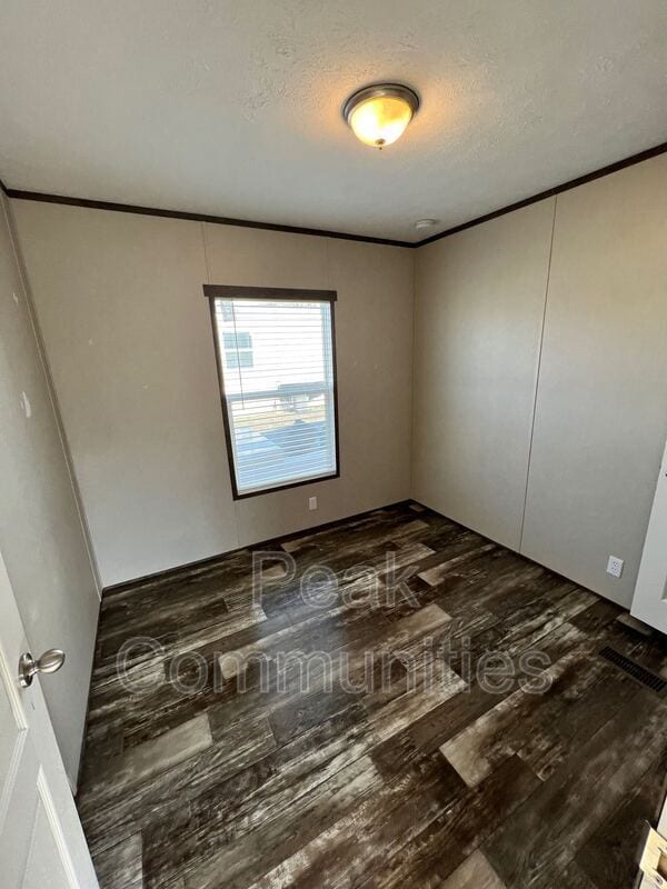 Building Photo - 215 Peach St