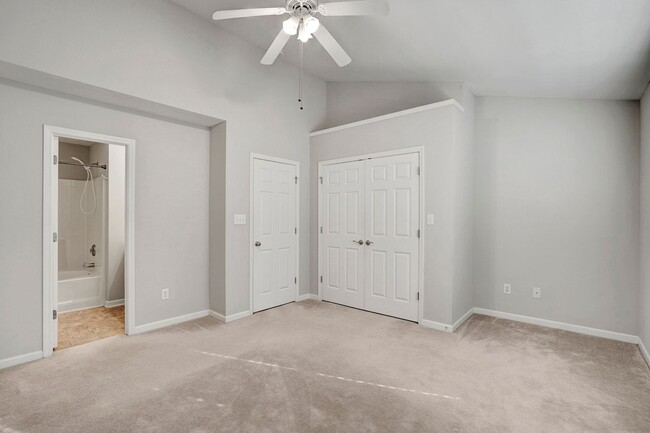 Building Photo - Cute and cozy townhome in Camden Park