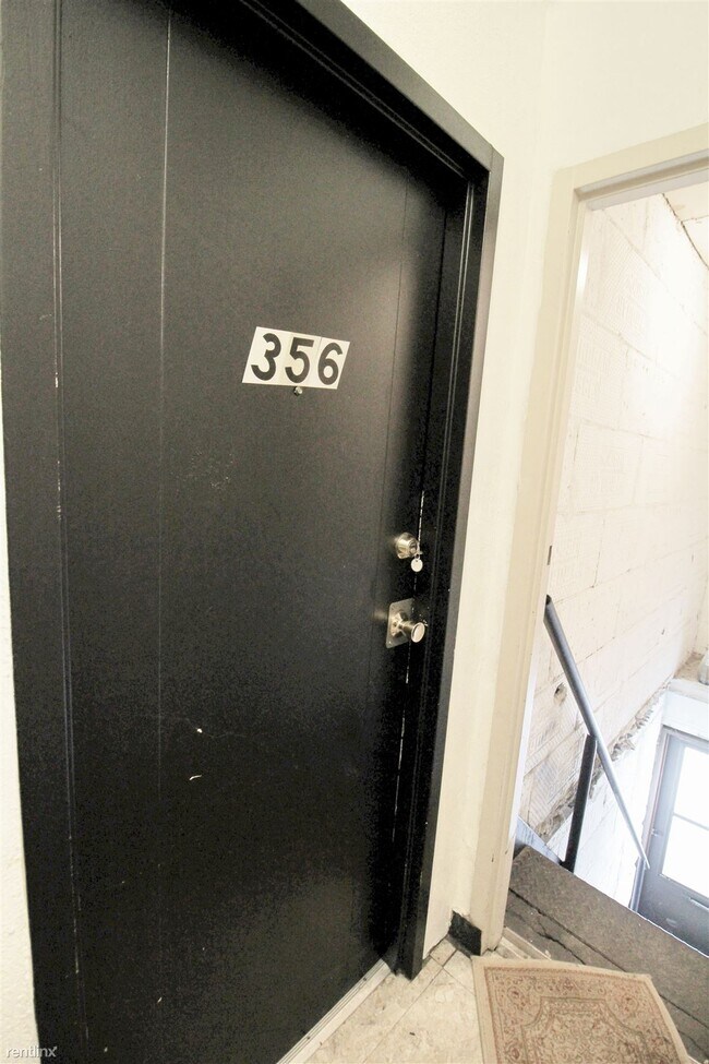 Building Photo - 356 E Duncan St