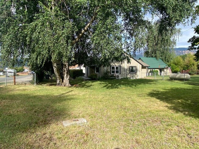 Building Photo - 3-Bedroom Home - Receive $300 off your fir...