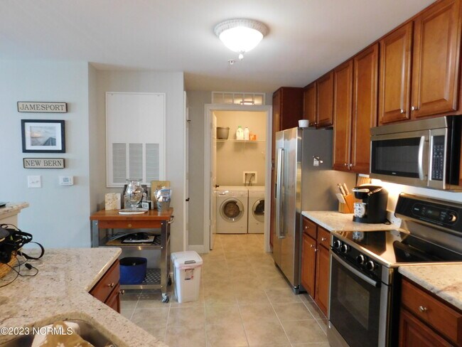 Building Photo - 421 Sky Sail Blvd