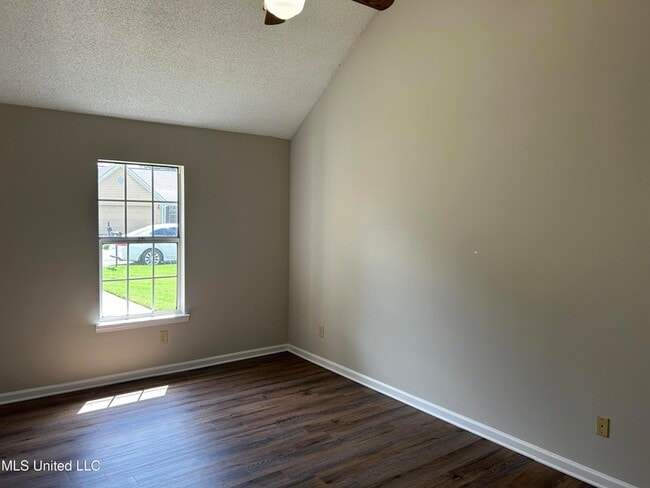 Building Photo - 7059 Hampton Dr