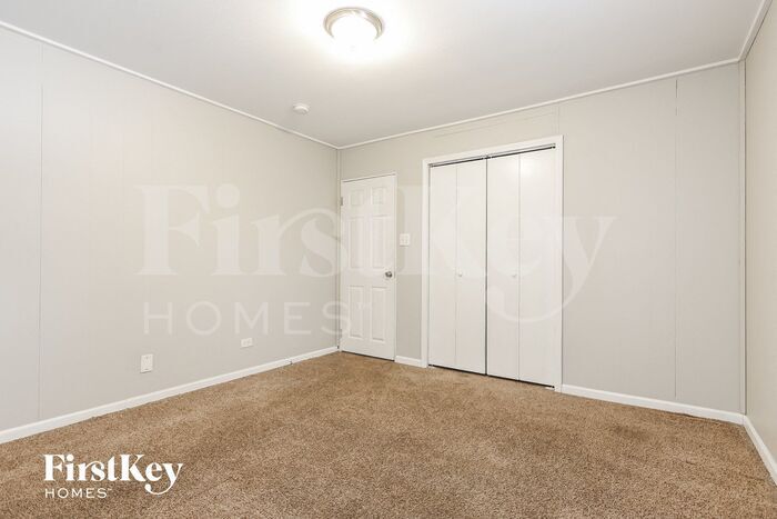 Building Photo - 842 Navajo Dr