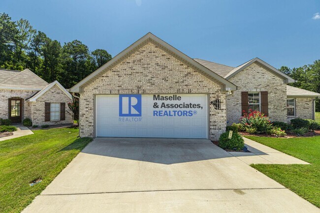 Building Photo - 1019 Silver Cir