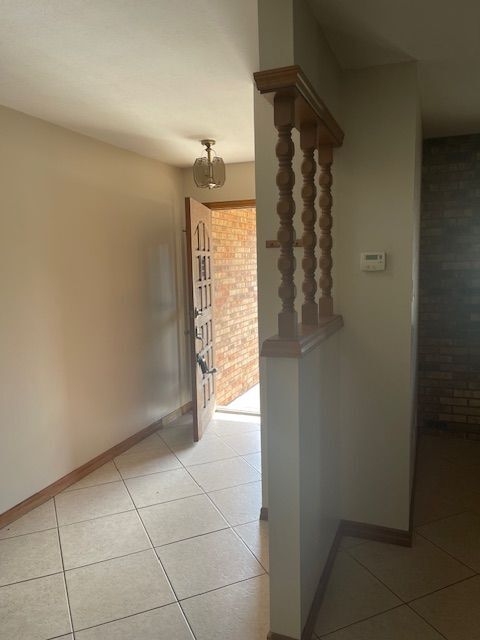 Building Photo - 724 Montclair Terrace