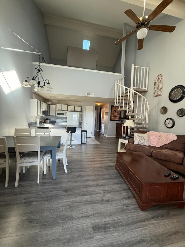 Building Photo - 1095 Plantation Dr W