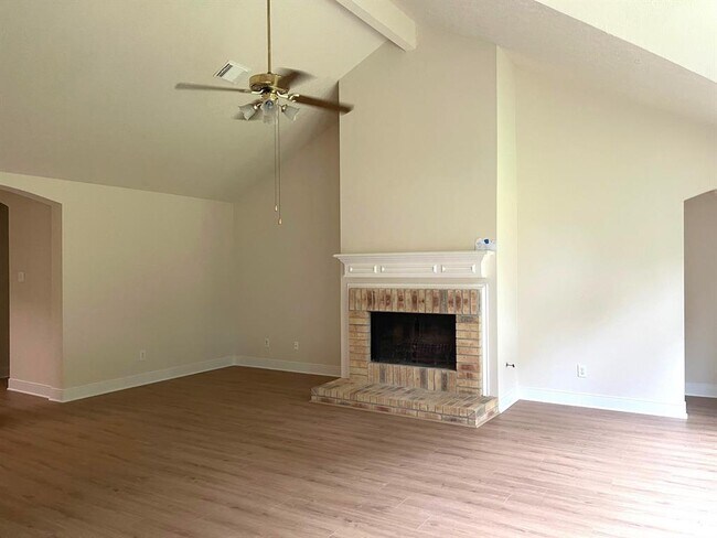 Building Photo - 14615 Wressell Dr