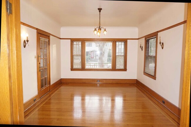 Building Photo - 2817 G St