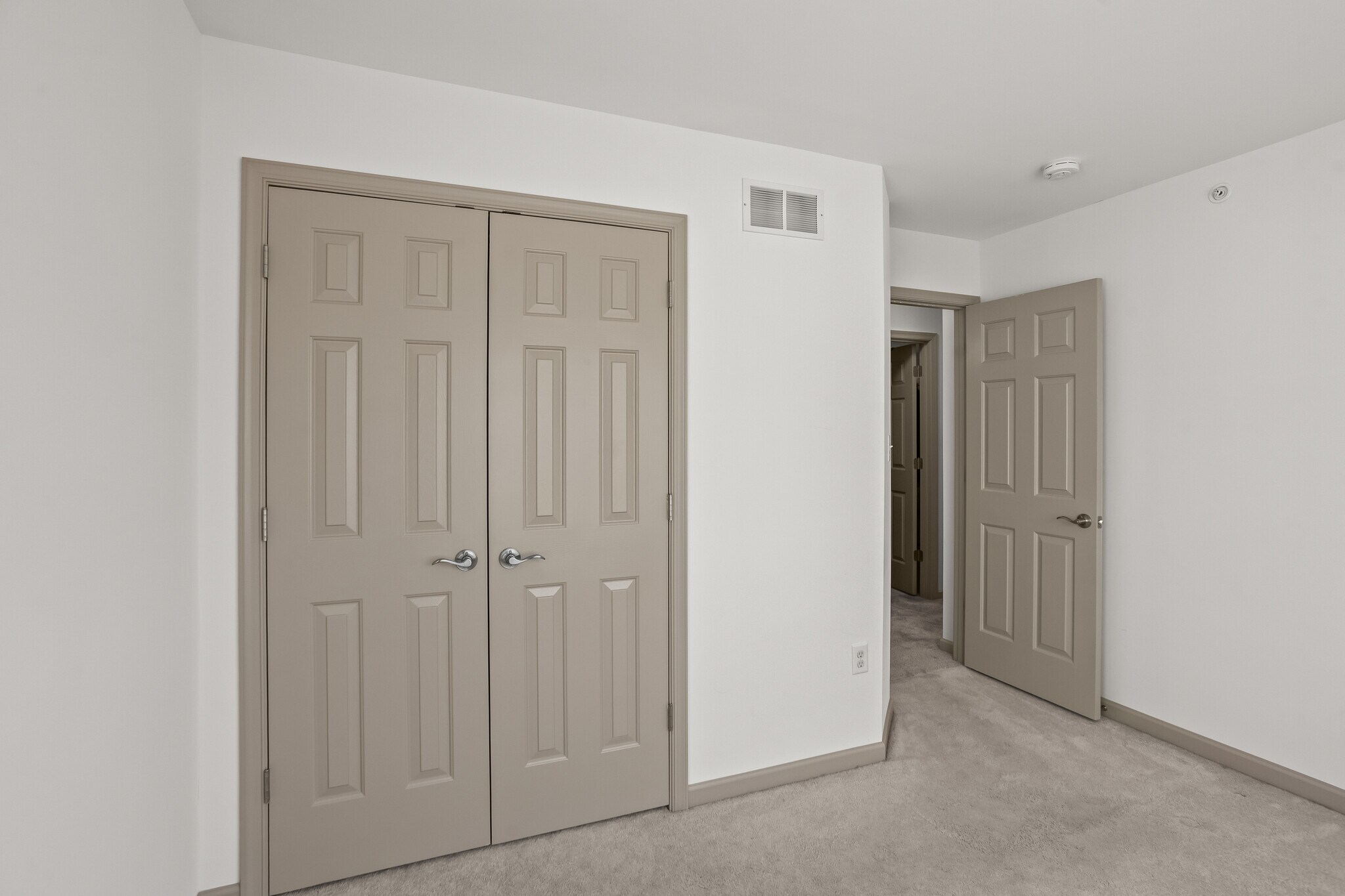 Building Photo - 14 Indiana Cir