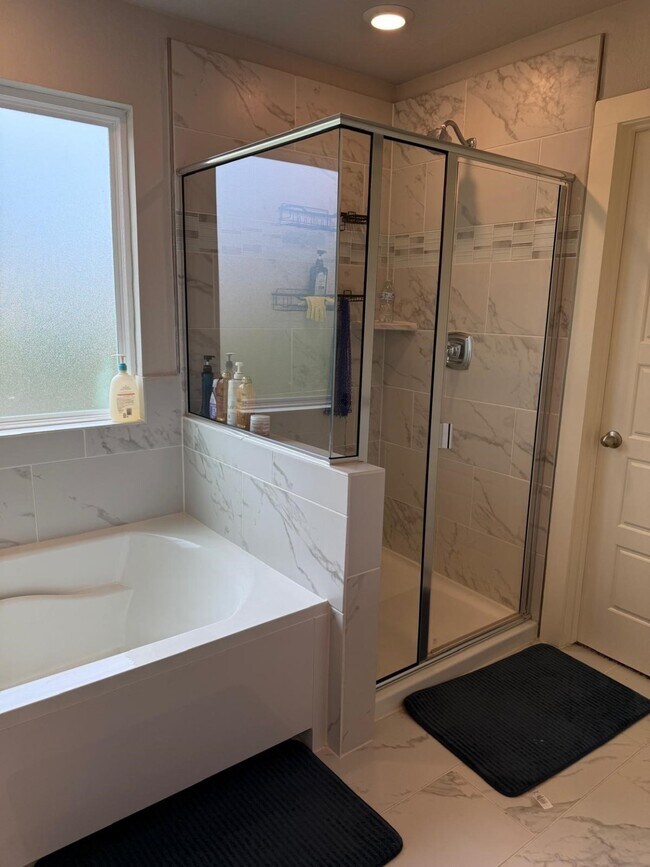 Building Photo - 740 Ft Leonard