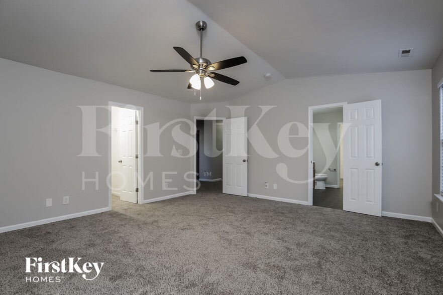 Building Photo - 612 Brassfield Dr