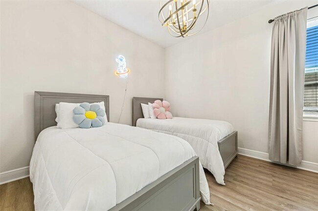 Building Photo - 284 Southfield St