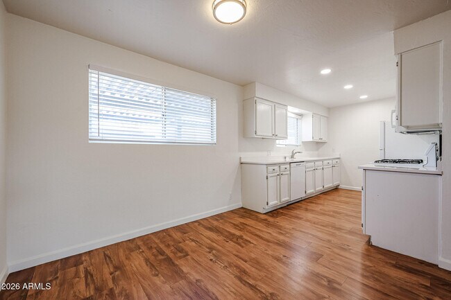 Building Photo - 1111 E Turney Ave