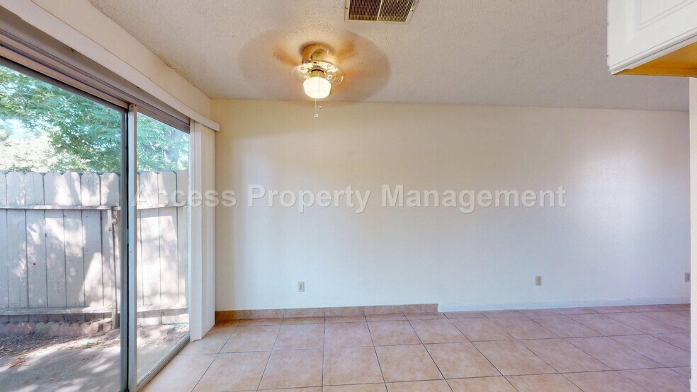 Building Photo - 3002 Lake Park Ct