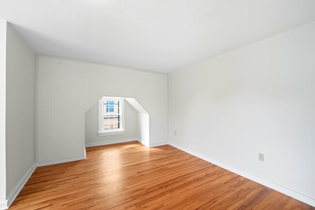 Building Photo - 411 Kingsley Ave