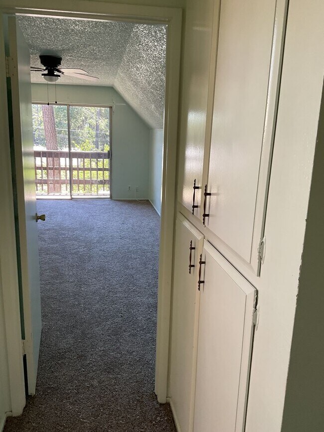 Building Photo - Two story 4 bedroom 2 bath home, Magalia