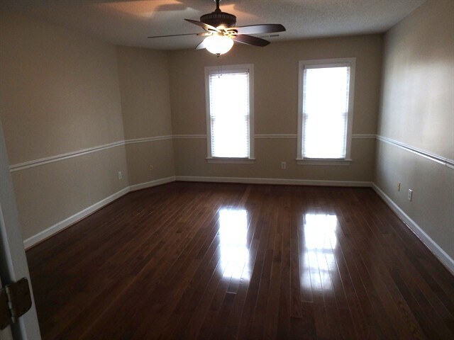 Building Photo - 901 Birkdale Dr