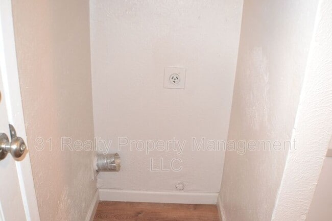 Building Photo - 1520 Pebblewood Dr