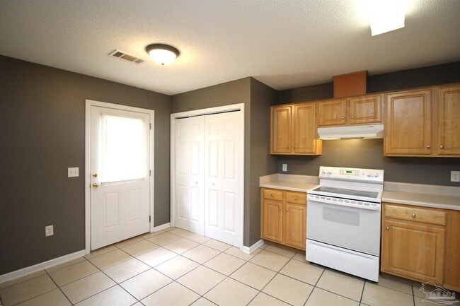 Building Photo - 7161 Pine Blossom Rd