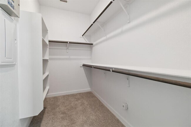 Building Photo - 217 Snowbell St