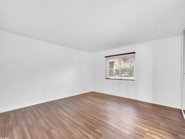 Building Photo - 3856 S Parkway Dr
