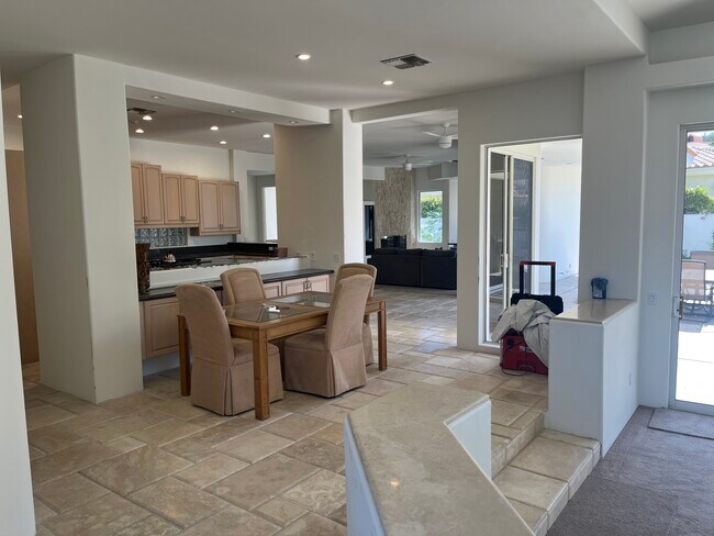 Building Photo - 45540 Cielito Dr