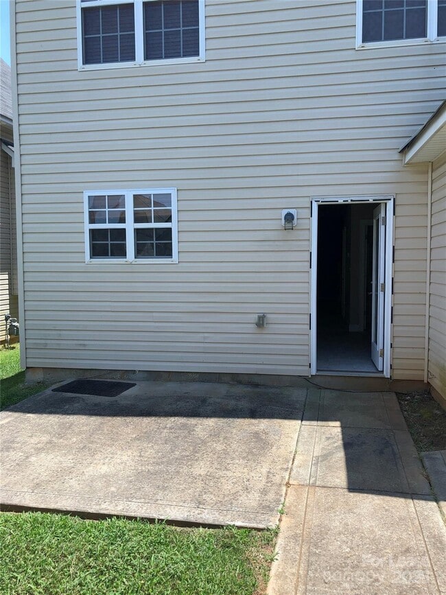 Building Photo - 7846 Jester Park Dr