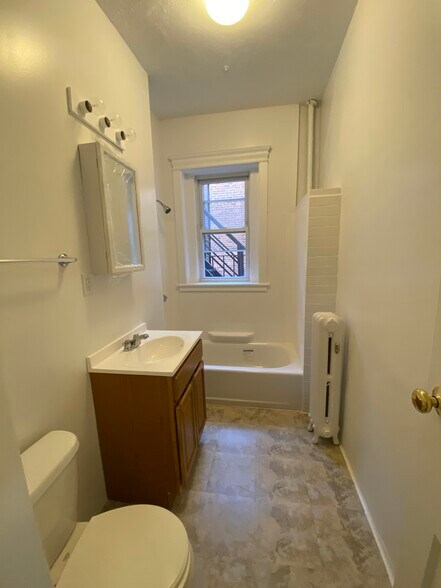 Building Photo - 15 Walbridge St