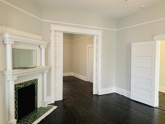 Building Photo - 23 E 40th St
