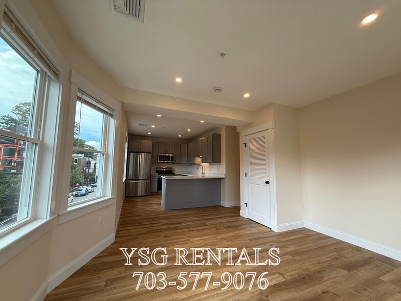 Building Photo - 14 Dorr St