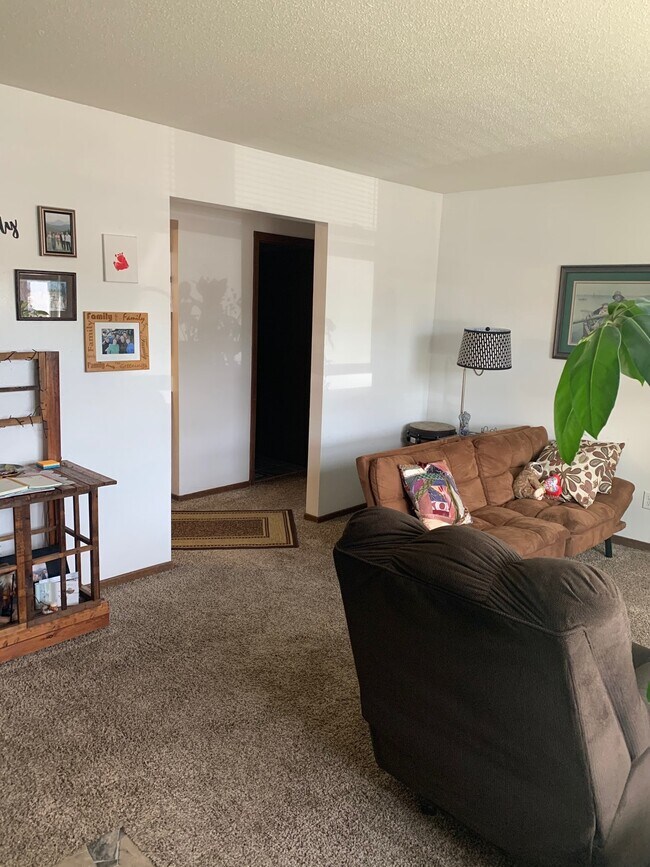 Building Photo - 2622 Nelson Drive, Unit 3