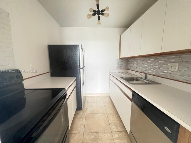 Building Photo - 2000 NE 135th St