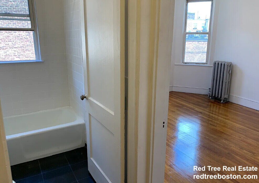 Building Photo - 11 Scottfield Rd