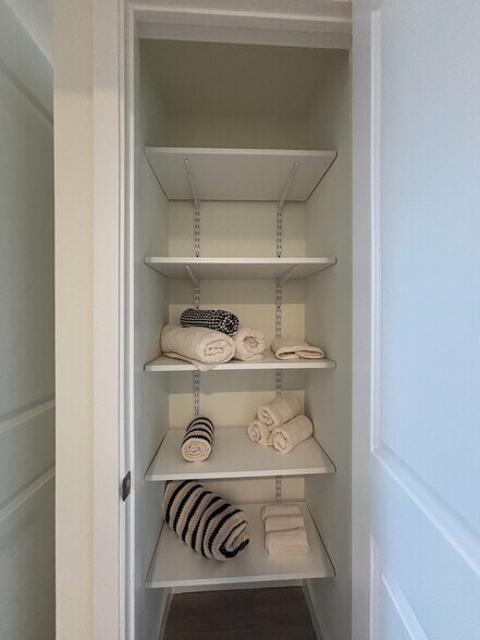 Building Photo - 221 NE 26th Ter