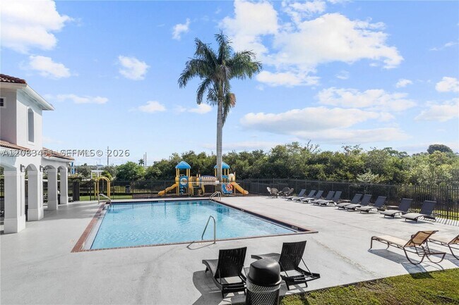 Building Photo - 833 SW 148th Pl