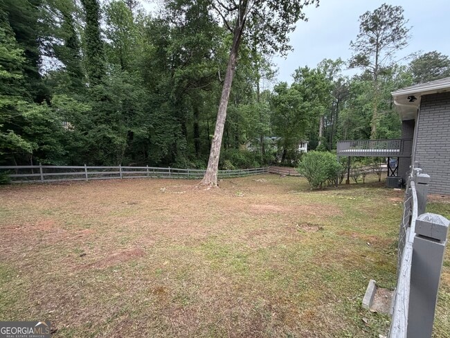Building Photo - 3336 Camelot Dr NE