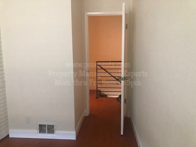 Building Photo - 1235 Pinetree Dr