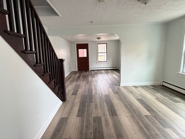 Building Photo - 105 Silver Ln