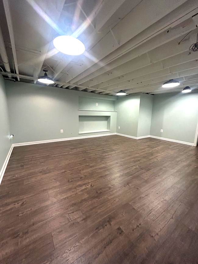 Building Photo - 703 Walnut Ridge Dr