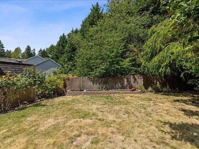 Building Photo - FOR RENT: MRS. CLEAN LIVED HERE! LOVELY HILLSBORO HOME AVAILABLE NOW! 4 BED, 2.5 BATH, 2 CAR GAR,...