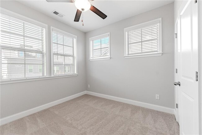 Building Photo - 5051 Pinckney Ln