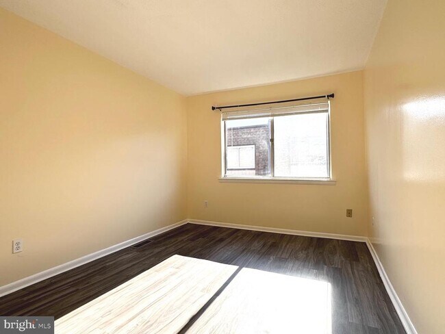 Building Photo - 3882 Manzanita Pl