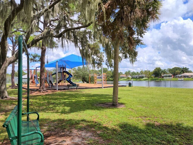 Building Photo - Annual Rental: Fully Remodeled! Charming Single-family Home with Single car garage