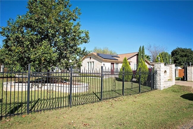 Building Photo - 202 Spring Garden Dr
