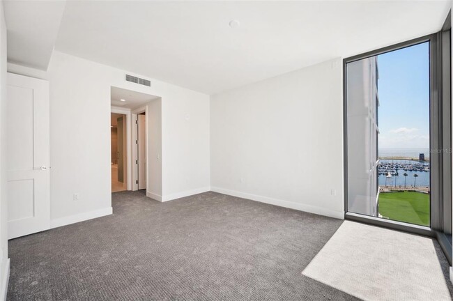 Building Photo - 301 1st St S