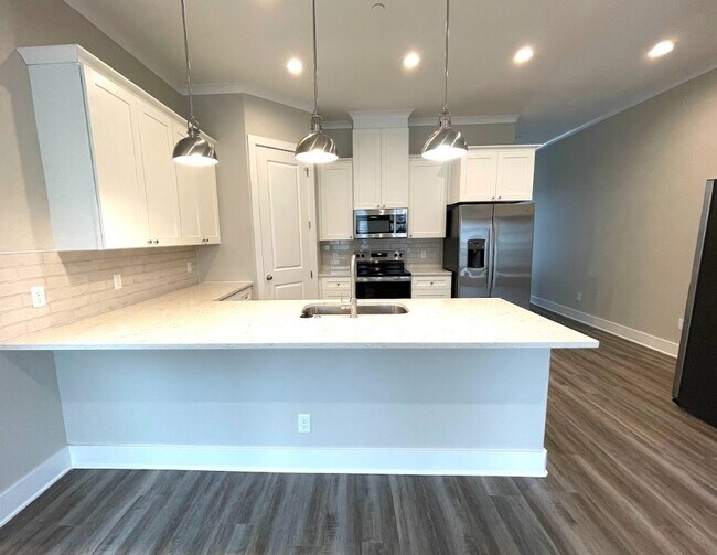 Building Photo - 710 Vassar Ct